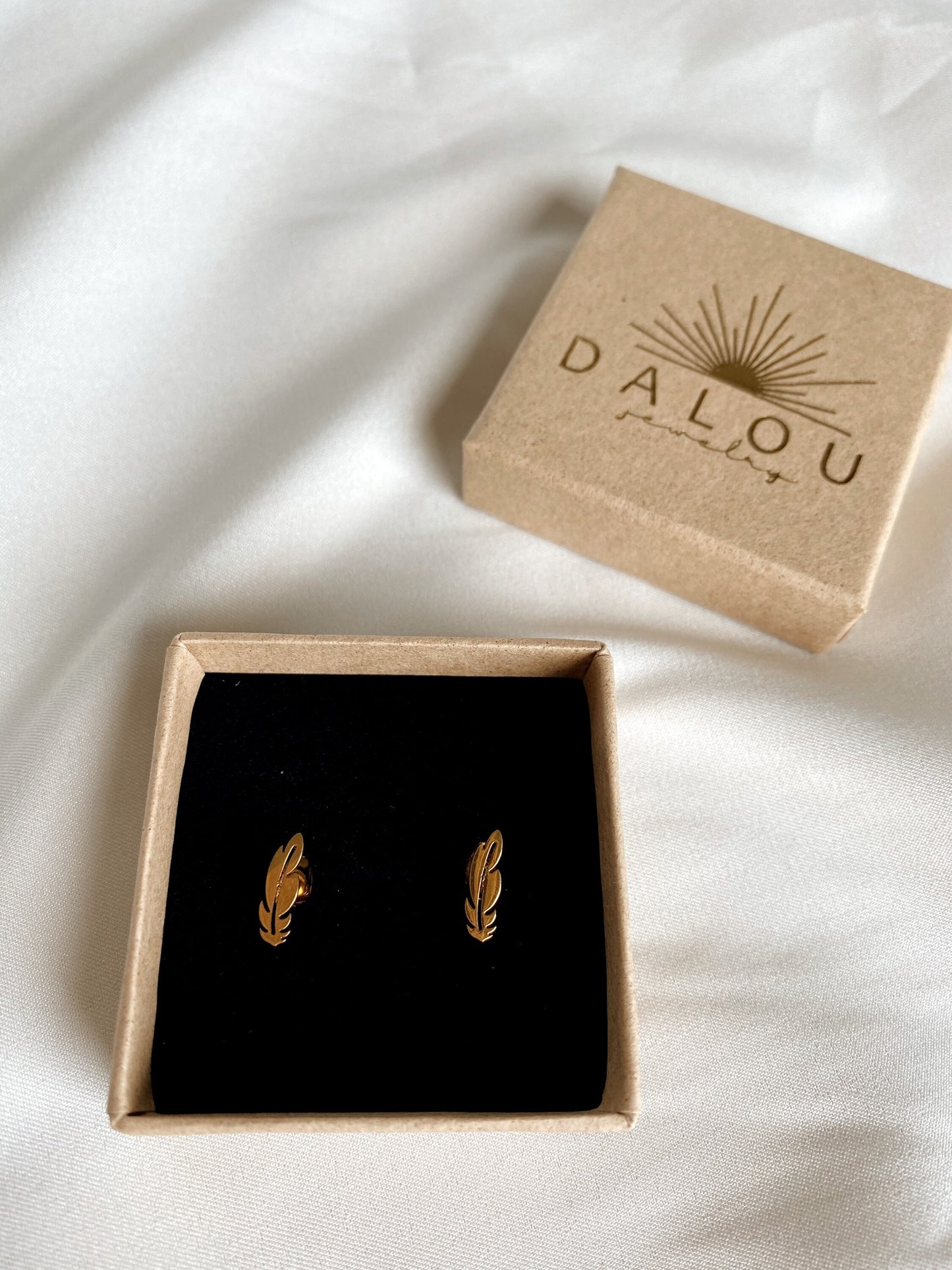 Edelstahl Ohrstecker Federn – Goldene Mini-Creolen im Federdesign | Zeitlose Ohrringe für Alltag & Kombinationen