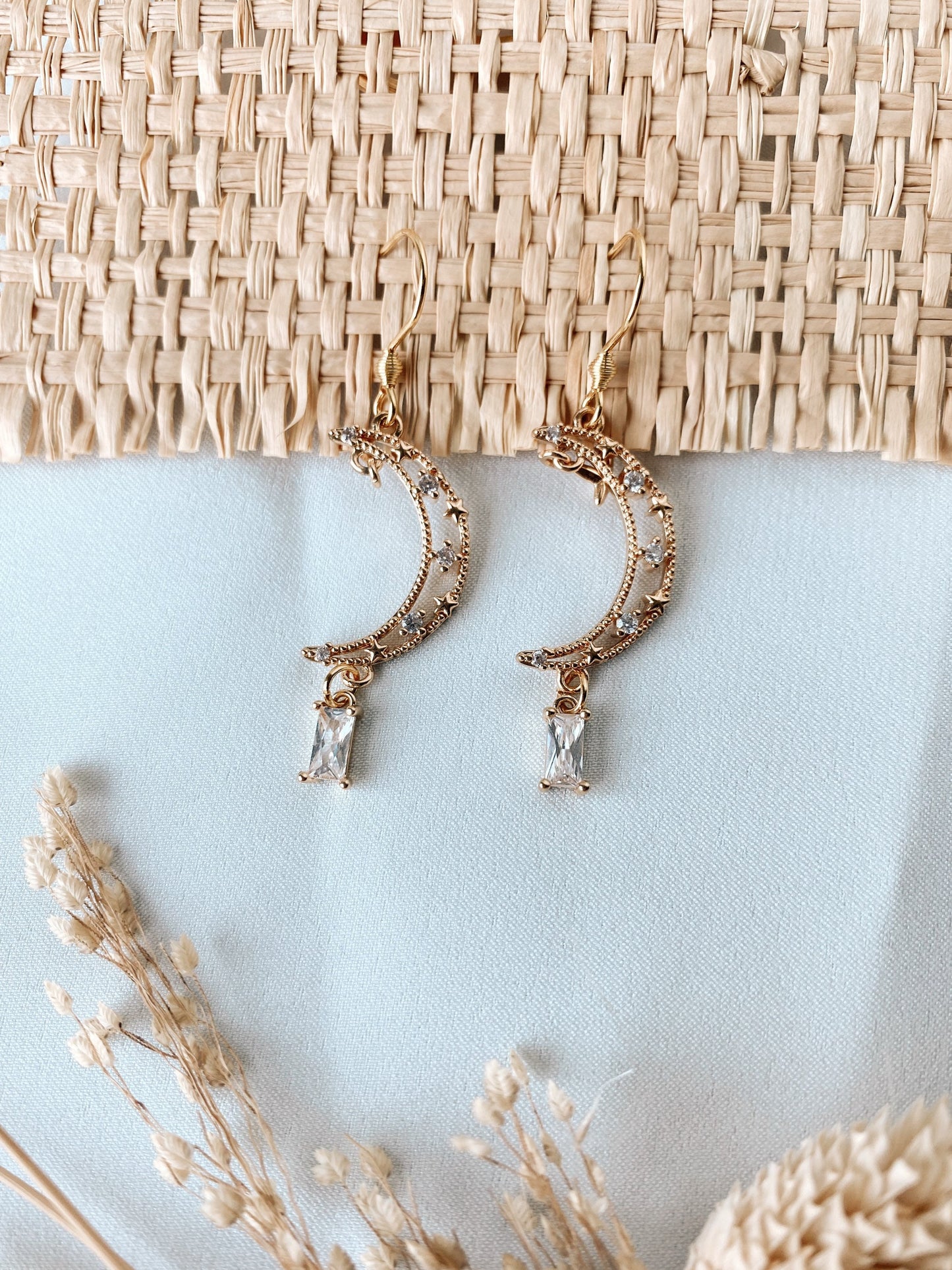 Boho Mondohrringe – Handgefertigte Ohrringe aus Edelstahl mit Strass & vergoldetem Glasanhänger | Schmuck für Boho Bräute & Freigeister