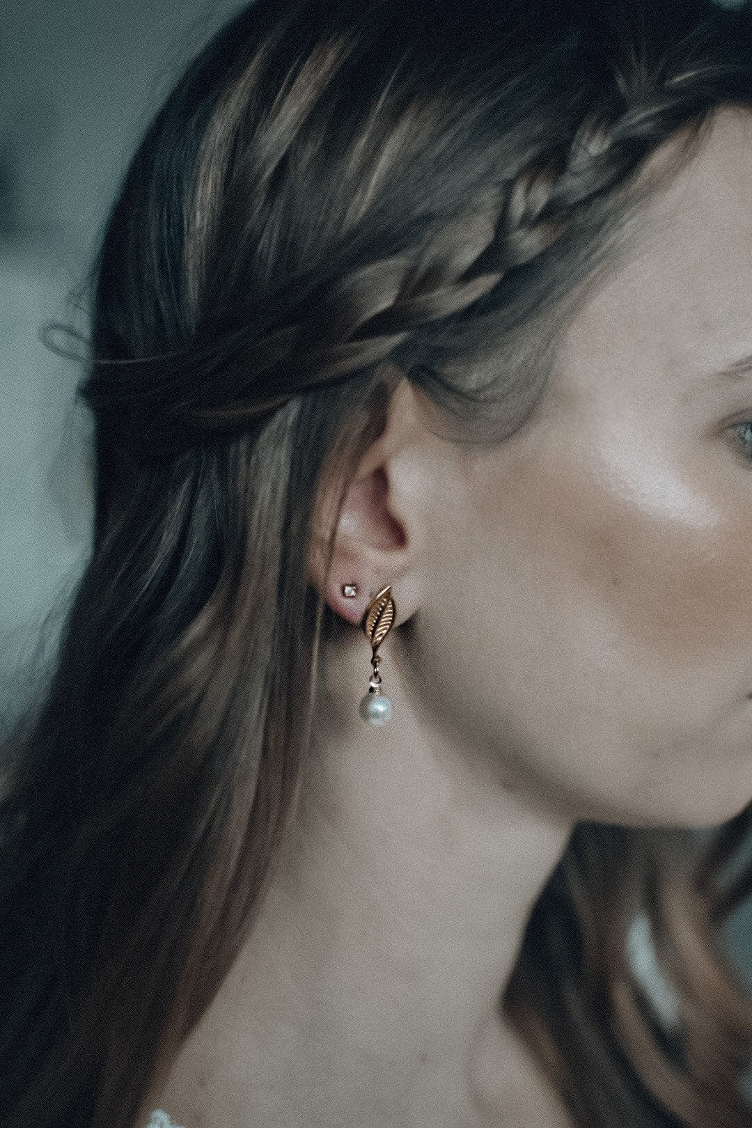 Ohrstecker mit Perle – Edelstahl Blattform & zarter Perlenanhänger | Elegant & Alltags-tauglich in Gold oder Silber