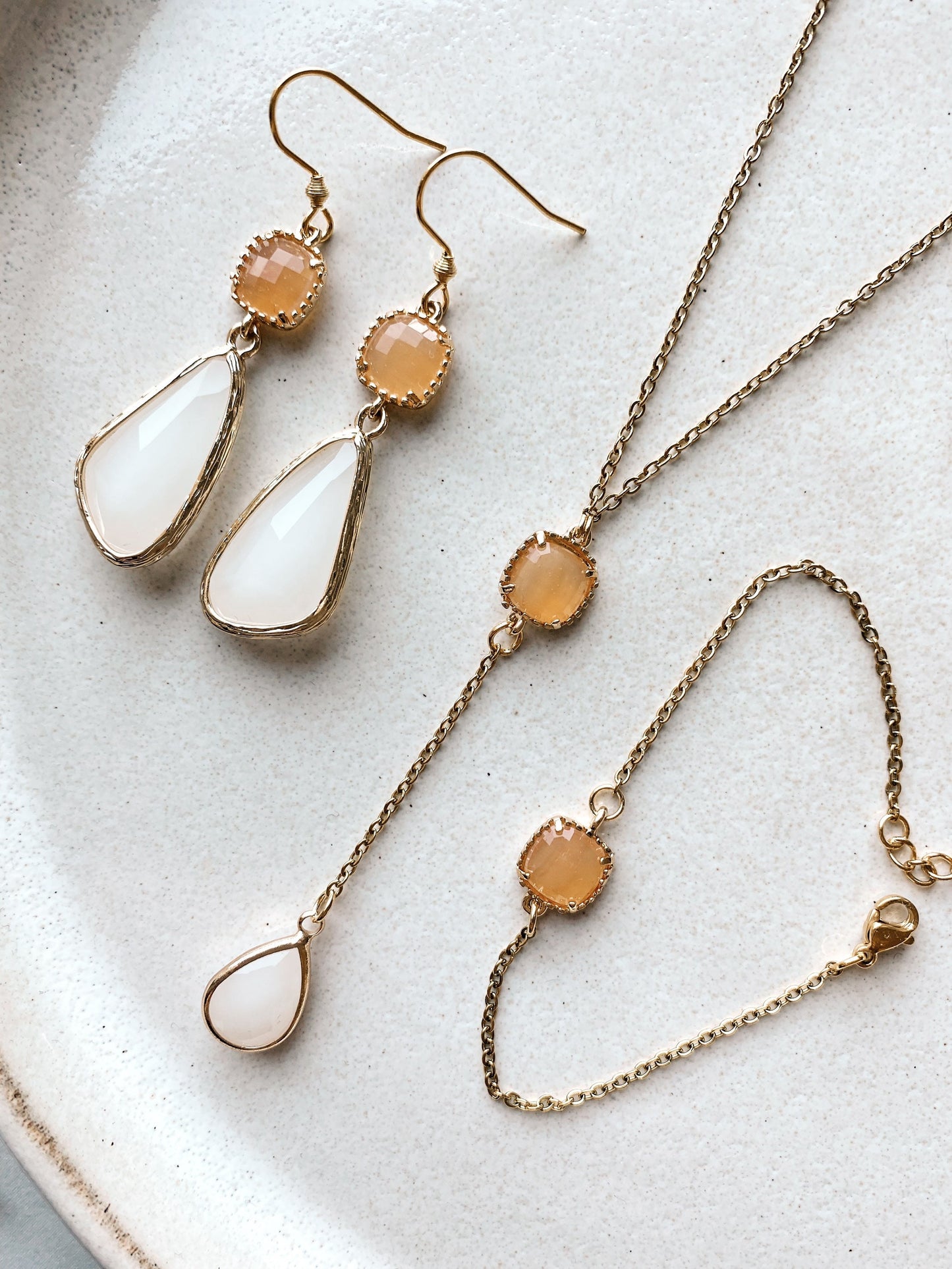 Y-Kette Lariatkette mit Tropfen Gold – Handgefertigte Halskette aus Edelstahl mit Glaselementen | Eleganter Brautschmuck & Alltagsbegleiter