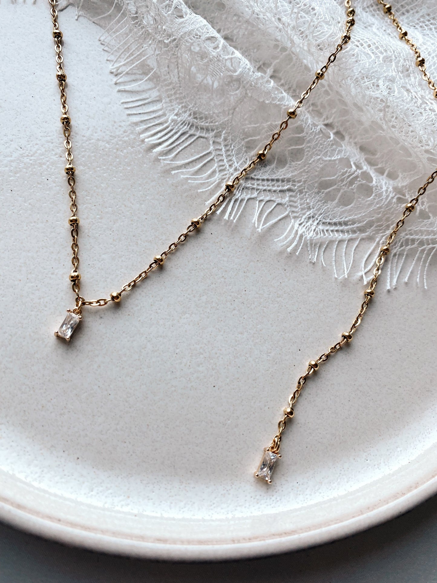 Goldene Rückenkette für die Braut – Handgefertigte Edelstahlkette mit Glasanhängern | Eleganter Brautschmuck für Kleider mit Rückenausschnitt