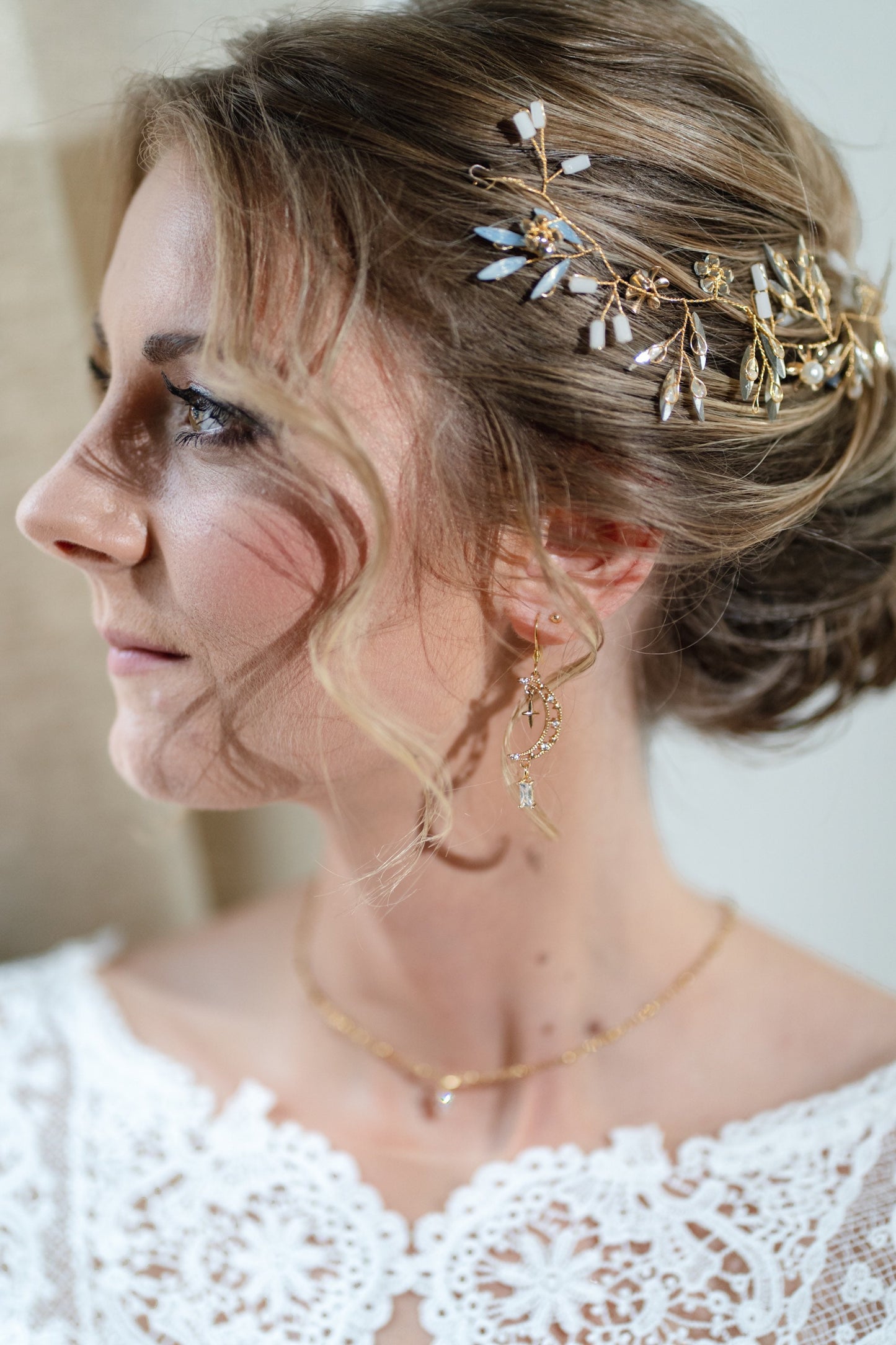 Goldene Rückenkette für die Braut – Handgefertigte Edelstahlkette mit Glasanhängern | Eleganter Brautschmuck für Kleider mit Rückenausschnitt