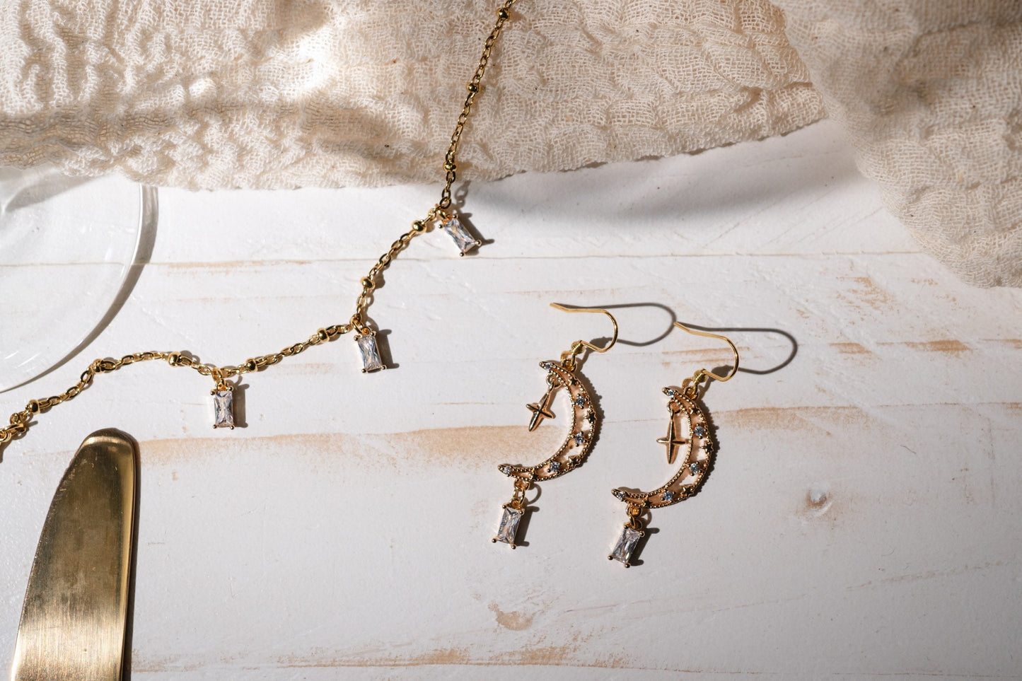 Goldene Rückenkette für die Braut – Handgefertigte Edelstahlkette mit Glasanhängern | Eleganter Brautschmuck für Kleider mit Rückenausschnitt