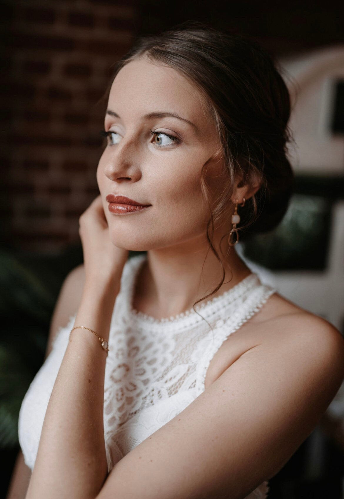 Brautohrringe Silber Weiß Filigran – Handgefertigte Ohrringe mit weißen Glaselementen & Tropfenanhänger | Edelstahl Schmuck