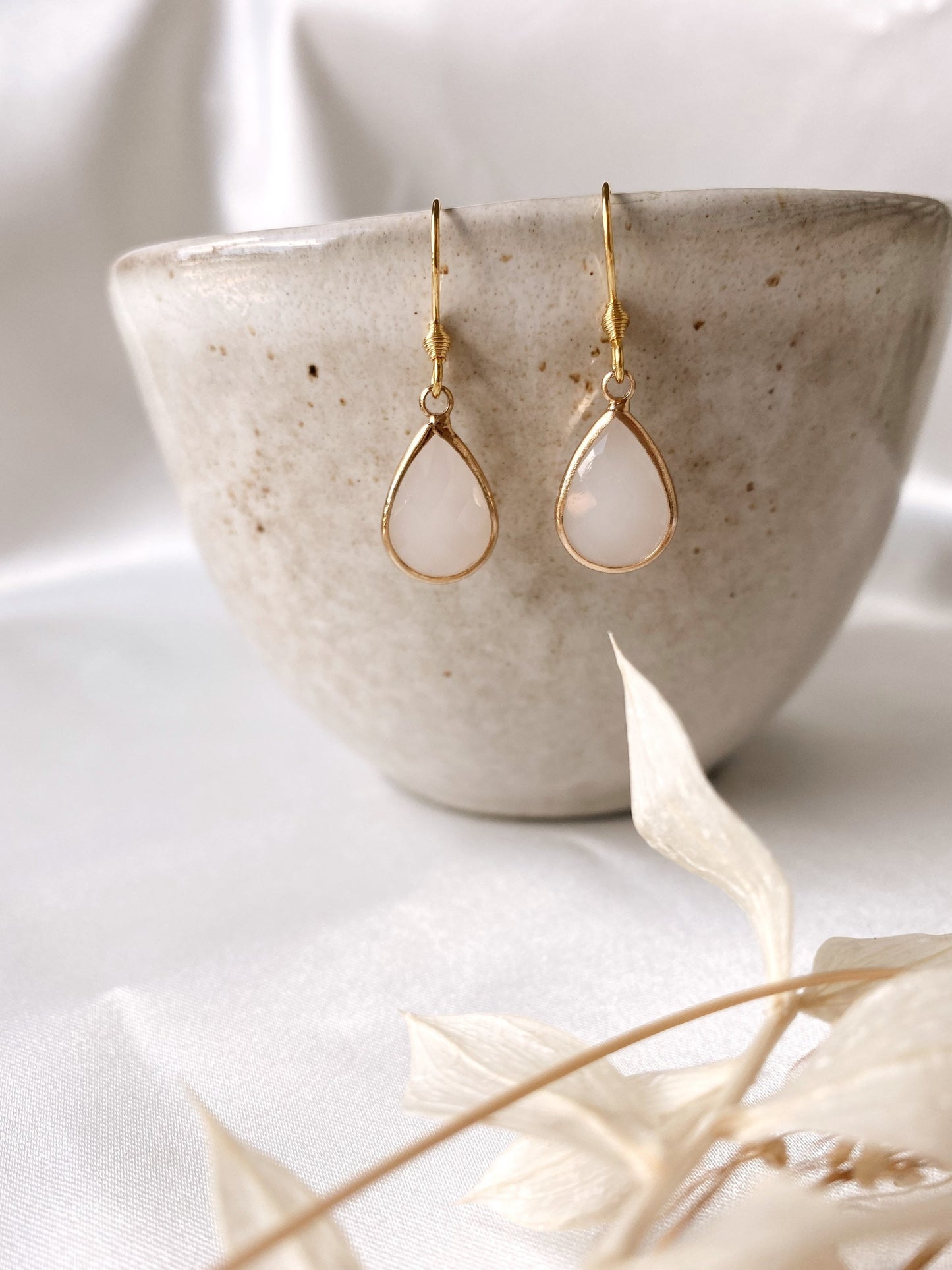 Feine Tropfenohrringe für die Braut – Zarter Brautschmuck in Gold, Silber oder Rosé
