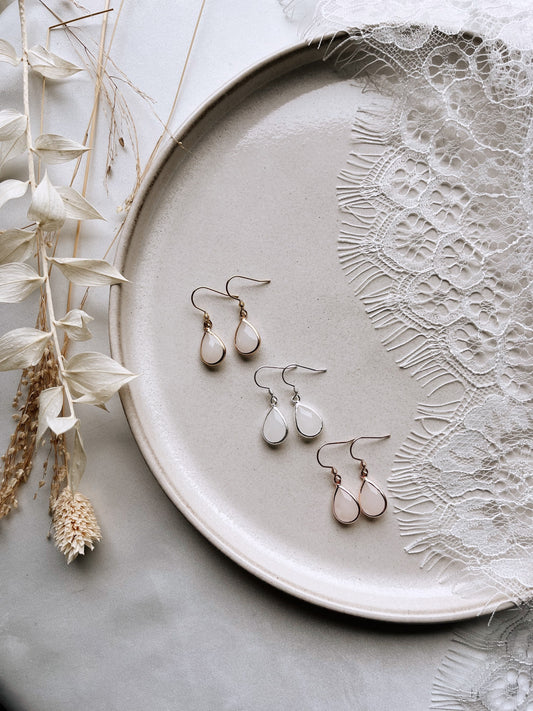 Feine Tropfenohrringe für die Braut – Zarter Brautschmuck in Gold, Silber oder Rosé