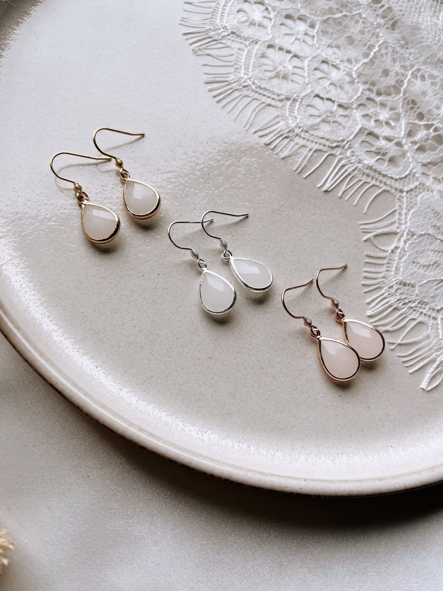 Feine Tropfenohrringe für die Braut – Zarter Brautschmuck in Gold, Silber oder Rosé