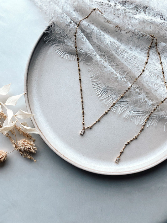 Goldene Rückenkette für die Braut – Handgefertigte Edelstahlkette mit Glasanhängern | Eleganter Brautschmuck für Kleider mit Rückenausschnitt