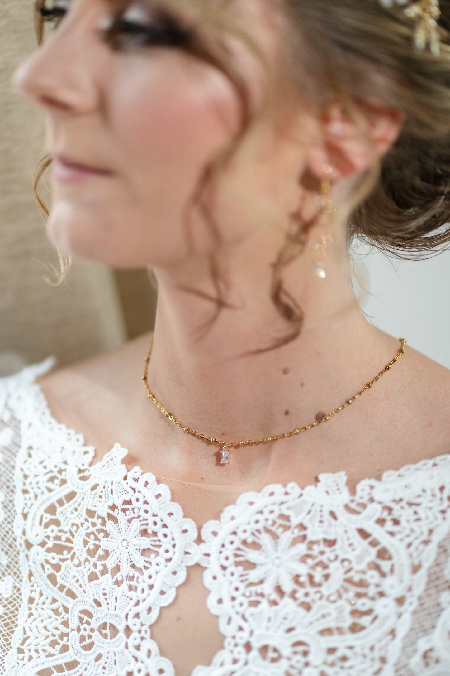 Goldene Rückenkette für die Braut – Handgefertigte Edelstahlkette mit Glasanhängern | Eleganter Brautschmuck für Kleider mit Rückenausschnitt
