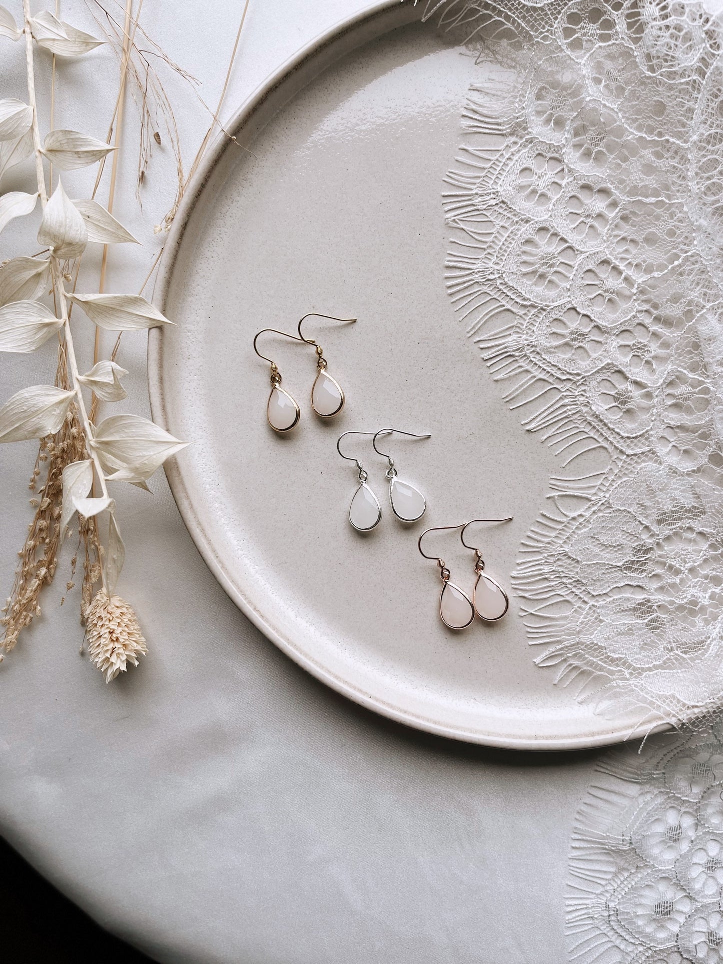 Feine Tropfenohrringe für die Braut – Zarter Brautschmuck in Gold, Silber oder Rosé