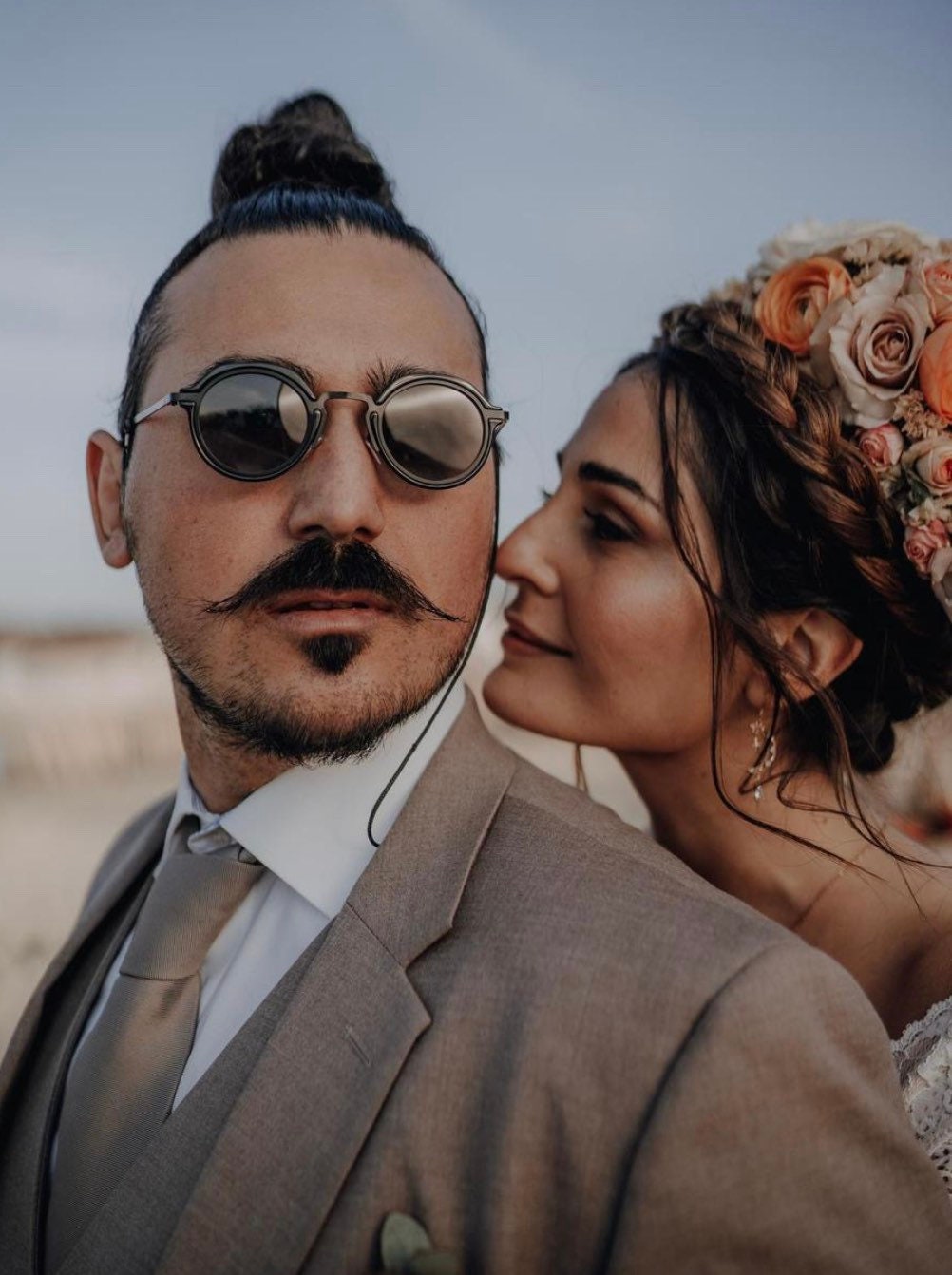 Boho Mondohrringe – Handgefertigte Ohrringe aus Edelstahl mit Strass & vergoldetem Glasanhänger | Schmuck für Boho Bräute & Freigeister