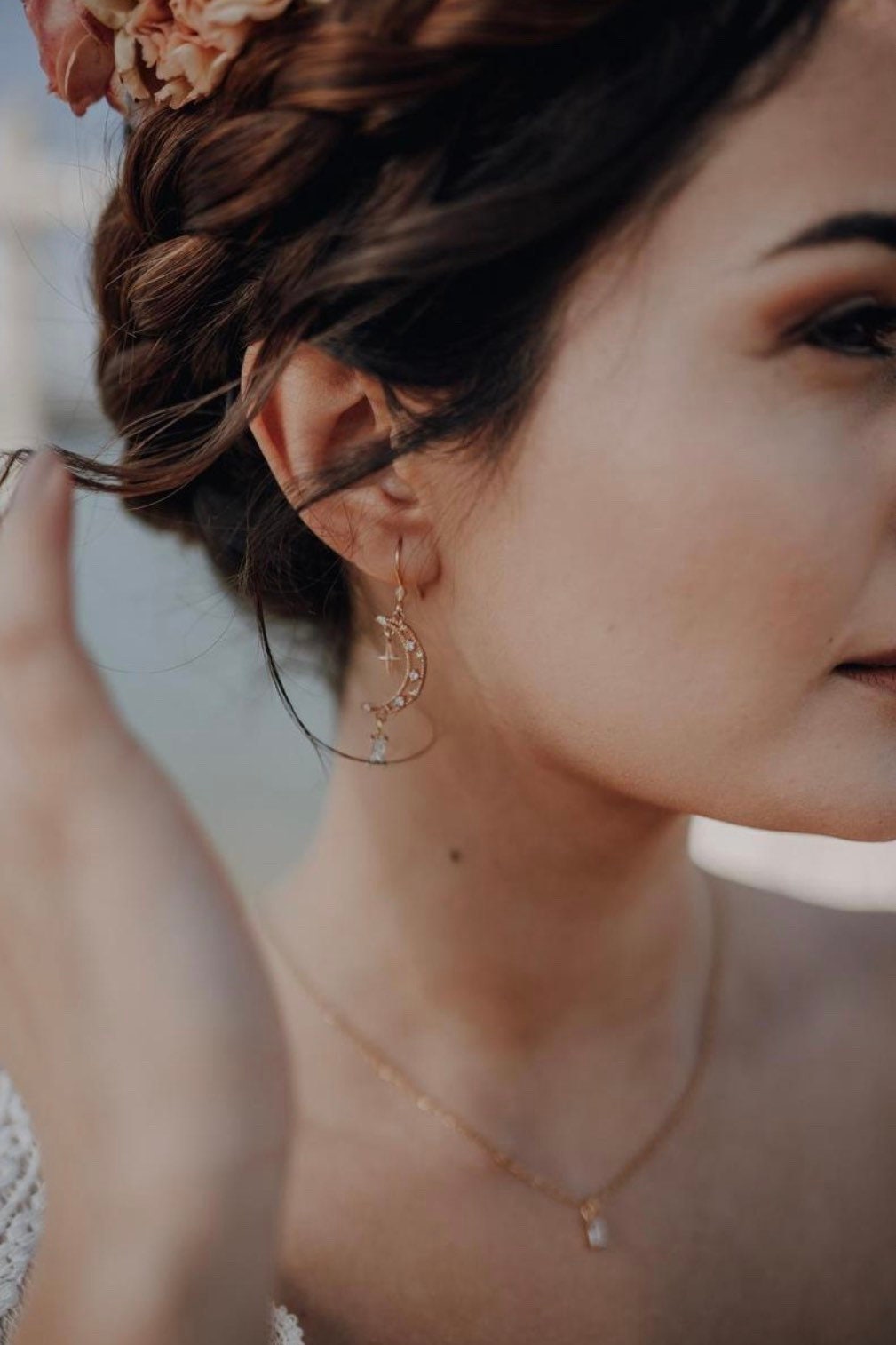 Boho Mondohrringe – Handgefertigte Ohrringe aus Edelstahl mit Strass & vergoldetem Glasanhänger | Schmuck für Boho Bräute & Freigeister