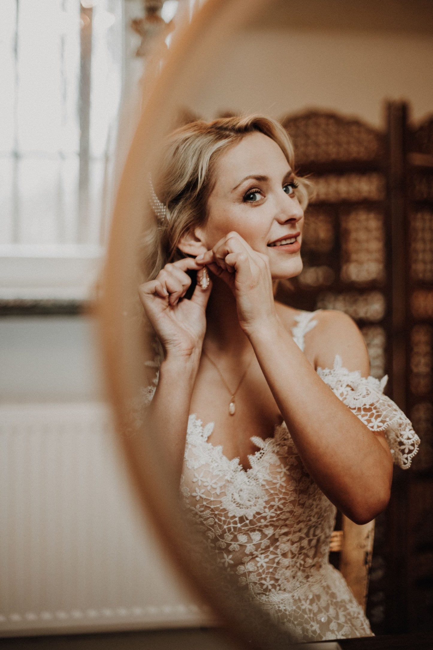 Schmuckset Silber für die Braut – Handgefertigtes Set mit Glastropfen Anhängern | Edelstahlkette & Ohrringe in zeitloser Eleganz