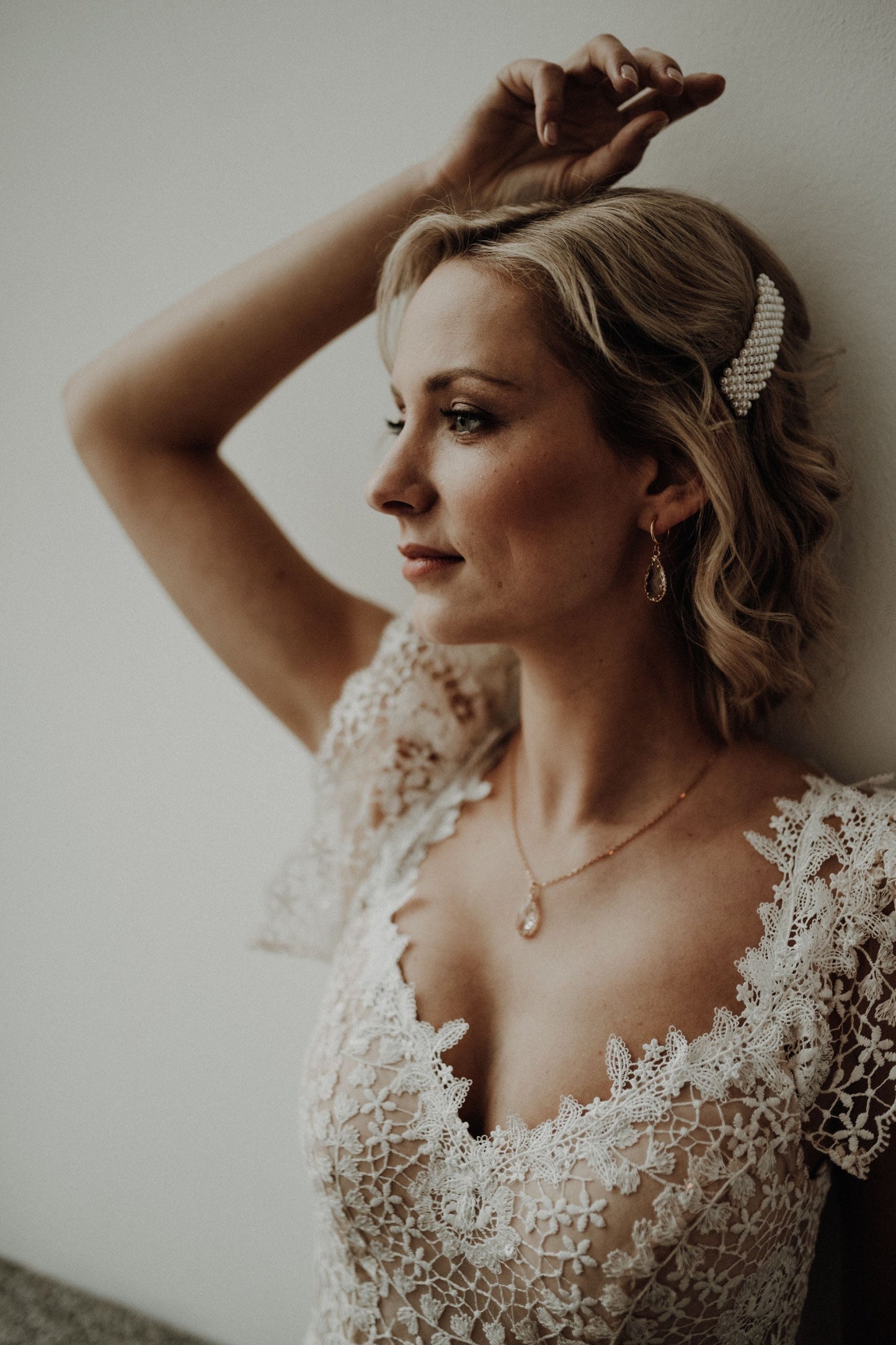 Schmuckset Silber für die Braut – Handgefertigtes Set mit Glastropfen Anhängern | Edelstahlkette & Ohrringe in zeitloser Eleganz