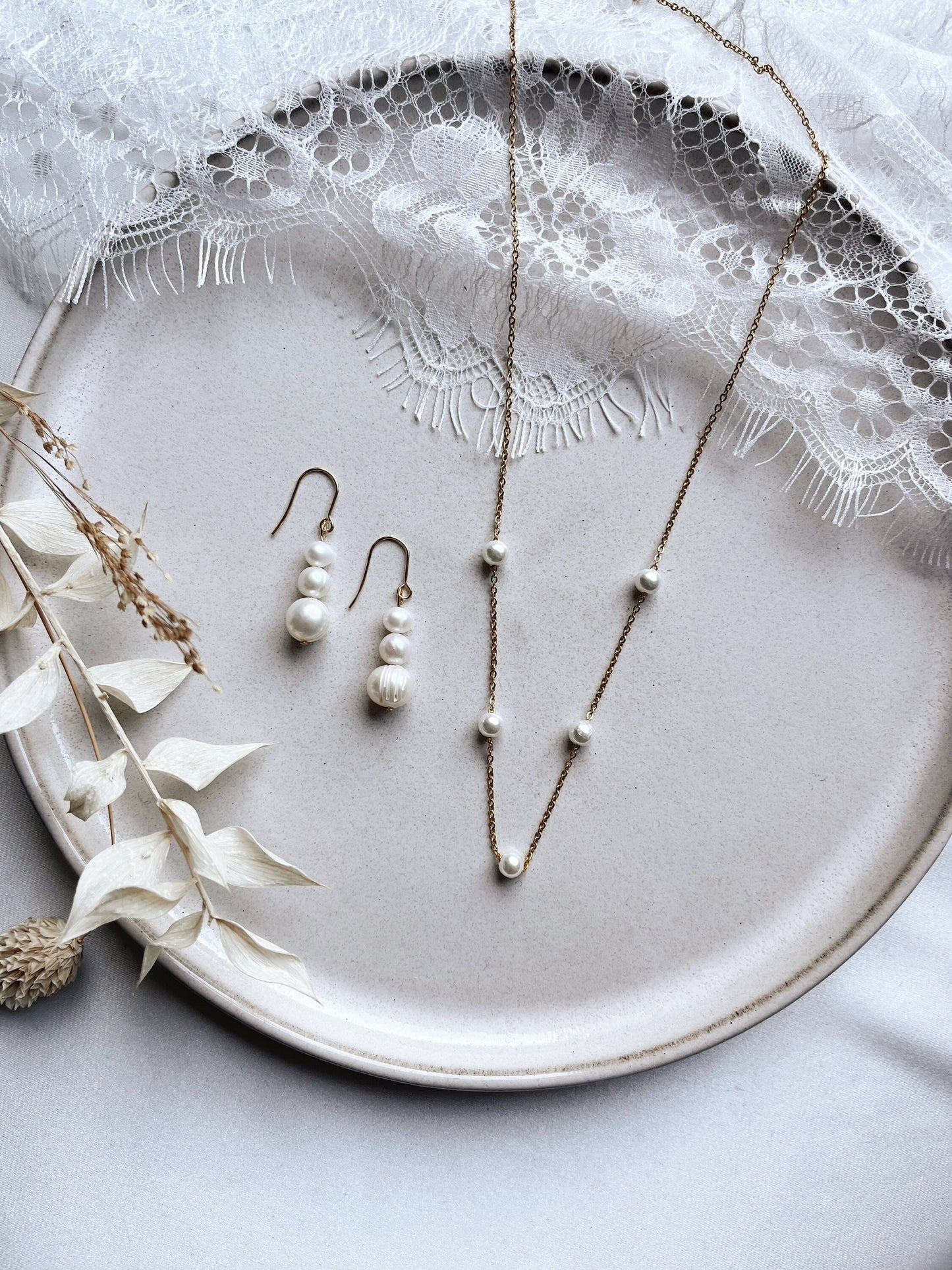 Vergoldetes Schmuckset mit Süßwasserperlen – Halskette & Ohrringe | Handgefertigt aus Edelstahl