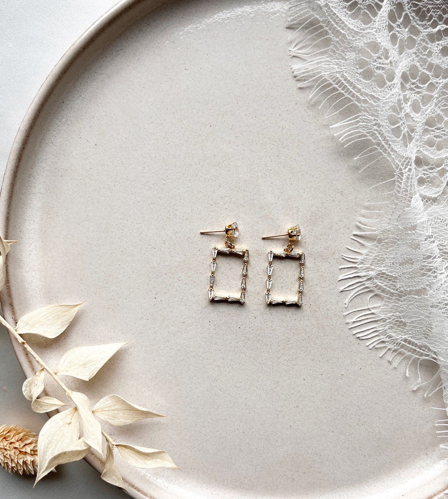 Glitzernder Ohrring Gold – Elegante Rechteck-Ohrringe mit Zirkoniasteinen | Edelstahl Ohrstecker vergoldet für besondere Anlässe