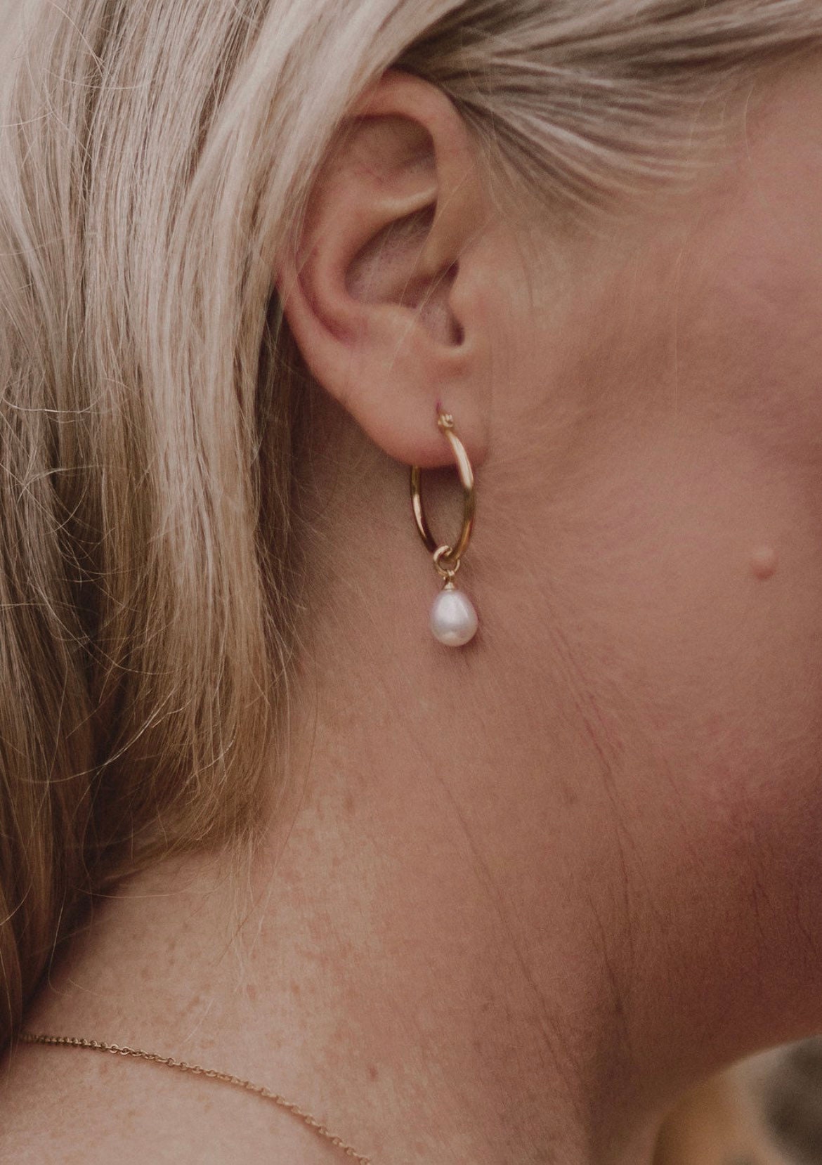 Braut Perlen Schmuckset – Edelstahl Creolen & Kette mit abnehmbaren Perlenanhängern | In Gold oder Silber, handgefertigt