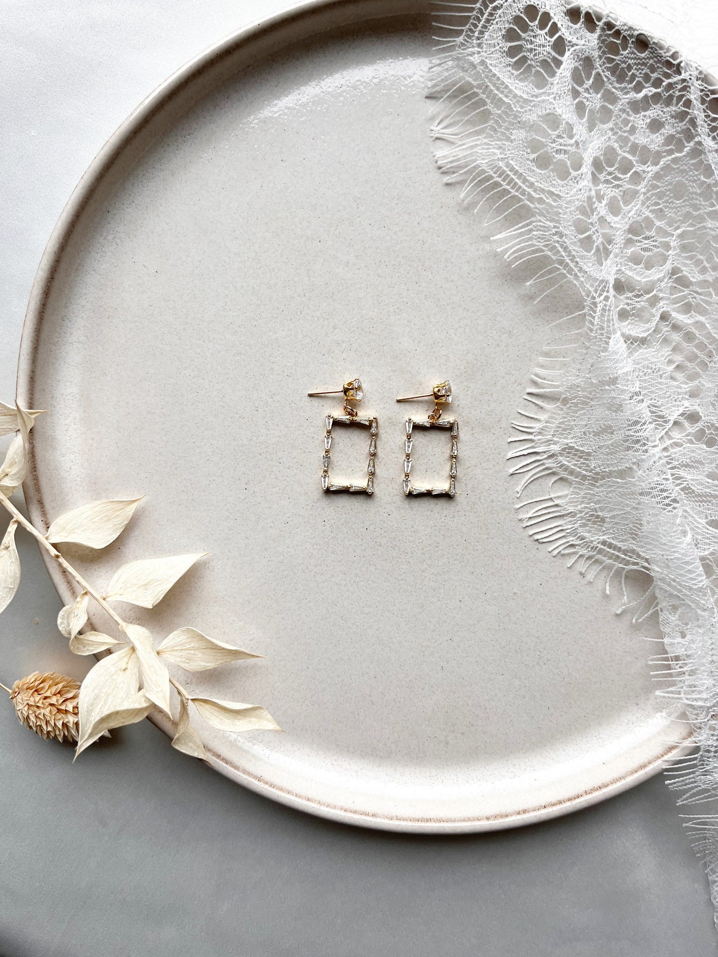 Glitzernder Ohrring Gold – Elegante Rechteck-Ohrringe mit Zirkoniasteinen | Edelstahl Ohrstecker vergoldet für besondere Anlässe