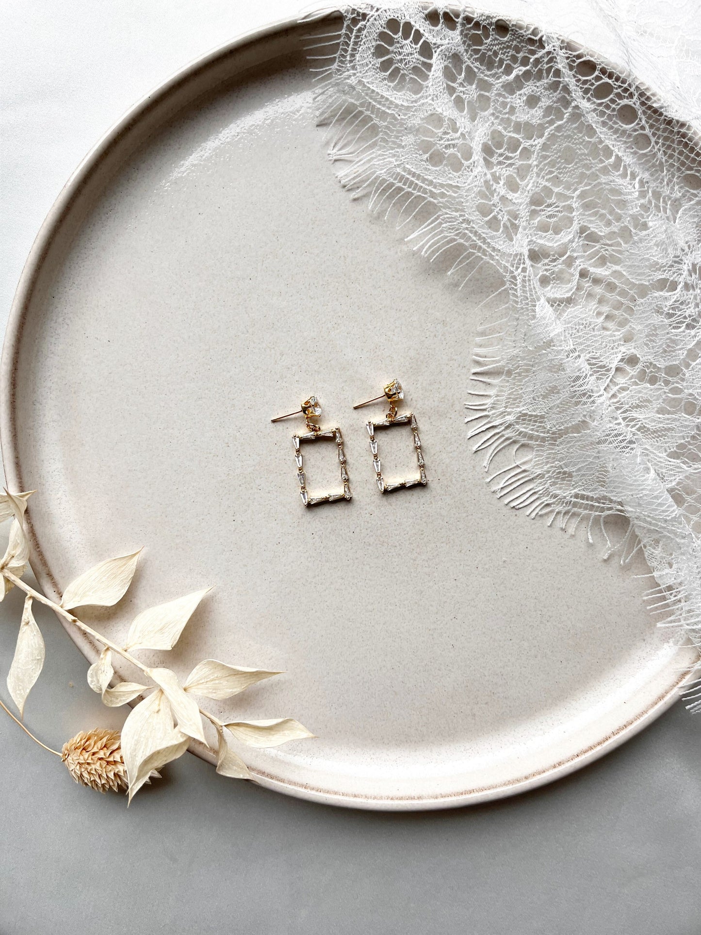 Glitzernder Ohrring Gold – Elegante Rechteck-Ohrringe mit Zirkoniasteinen | Edelstahl Ohrstecker vergoldet für besondere Anlässe