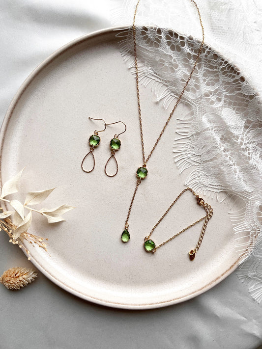 Brautschmuckset Gold mit grünen Glassteinen – Kette, Ohrringe & Armband aus Edelstahl | Hochzeitsschmuck & alltagstauglich