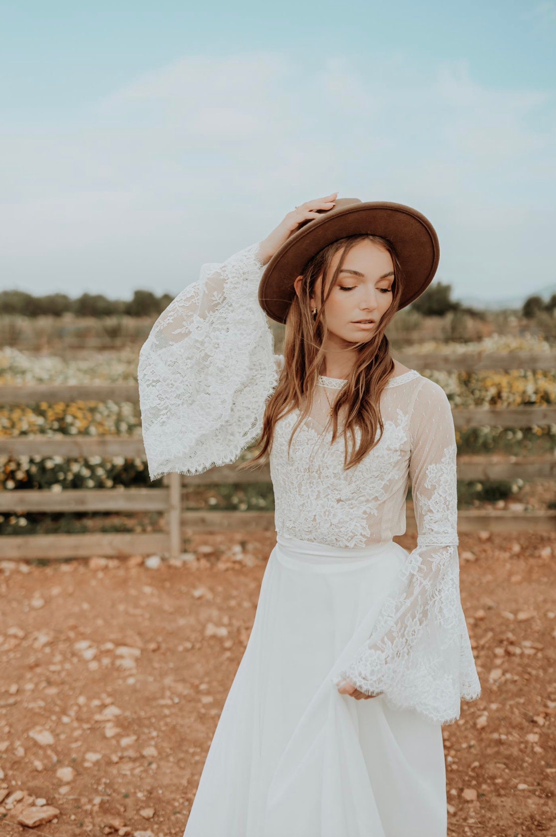Boho Braut Ohrringe Sonne mit Kristallanhänger – vergoldete Stecker | Brautschmuck Hochzeit & Geschenkidee