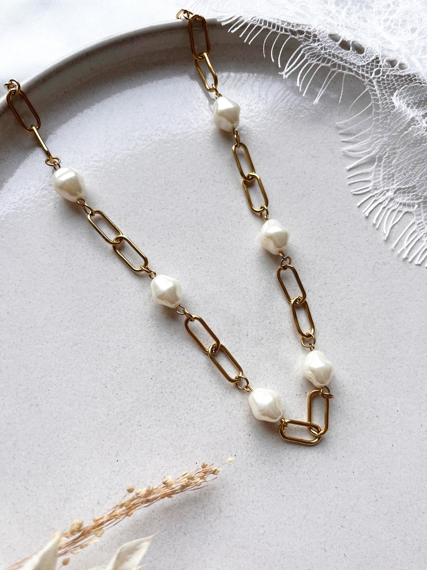 Vergoldete Edelstahl-Halskette mit Perlen – Handgefertigt | Zeitloses Design für jeden Tag