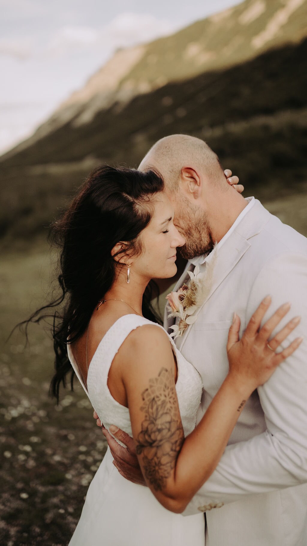 Boho Mond Ohrstecker – Handgefertigte Edelstahl Ohrringe mit Glastropfen Anhänger | Eleganter Schmuck im Boho Stil