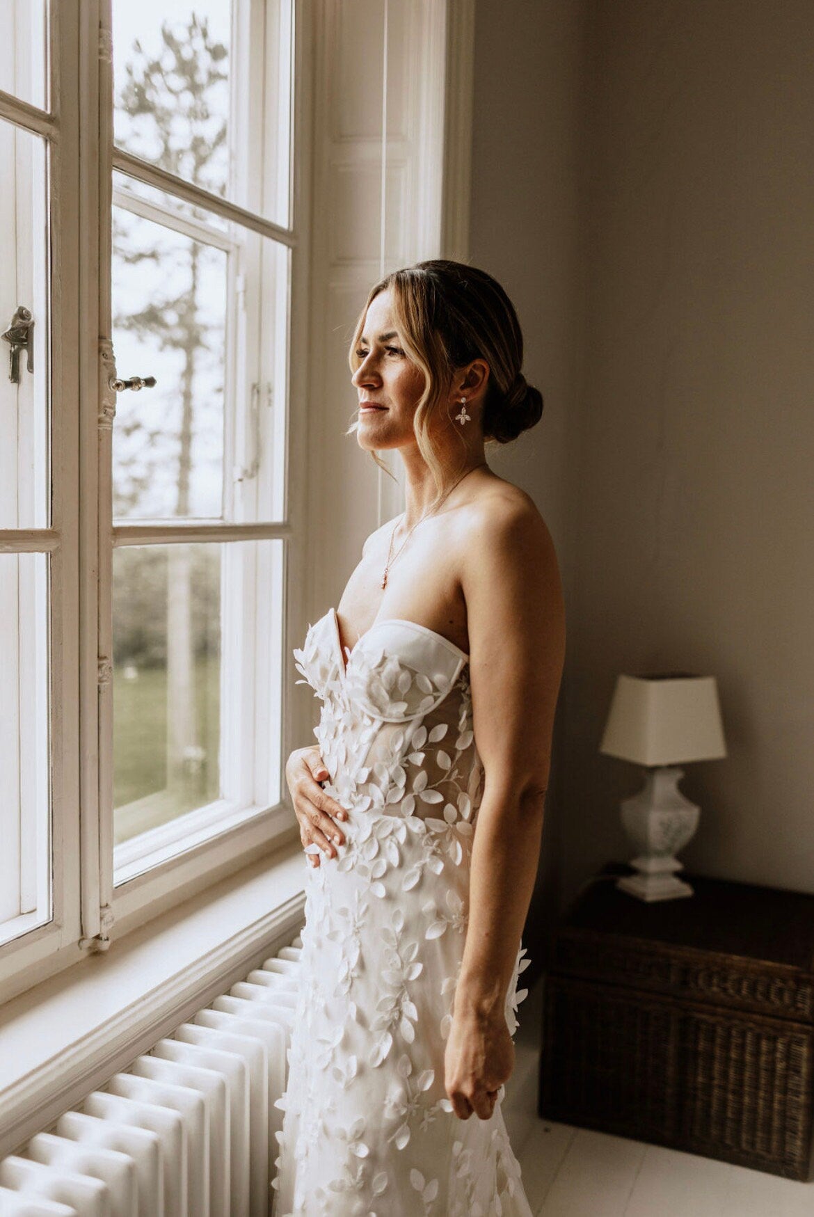 Braut Schmuckset Gold mit Glitzer – Handgefertigtes Schmuckset aus Edelstahl mit Zirkoniablüten | Eleganter Brautschmuck für Hochzeit & Feste