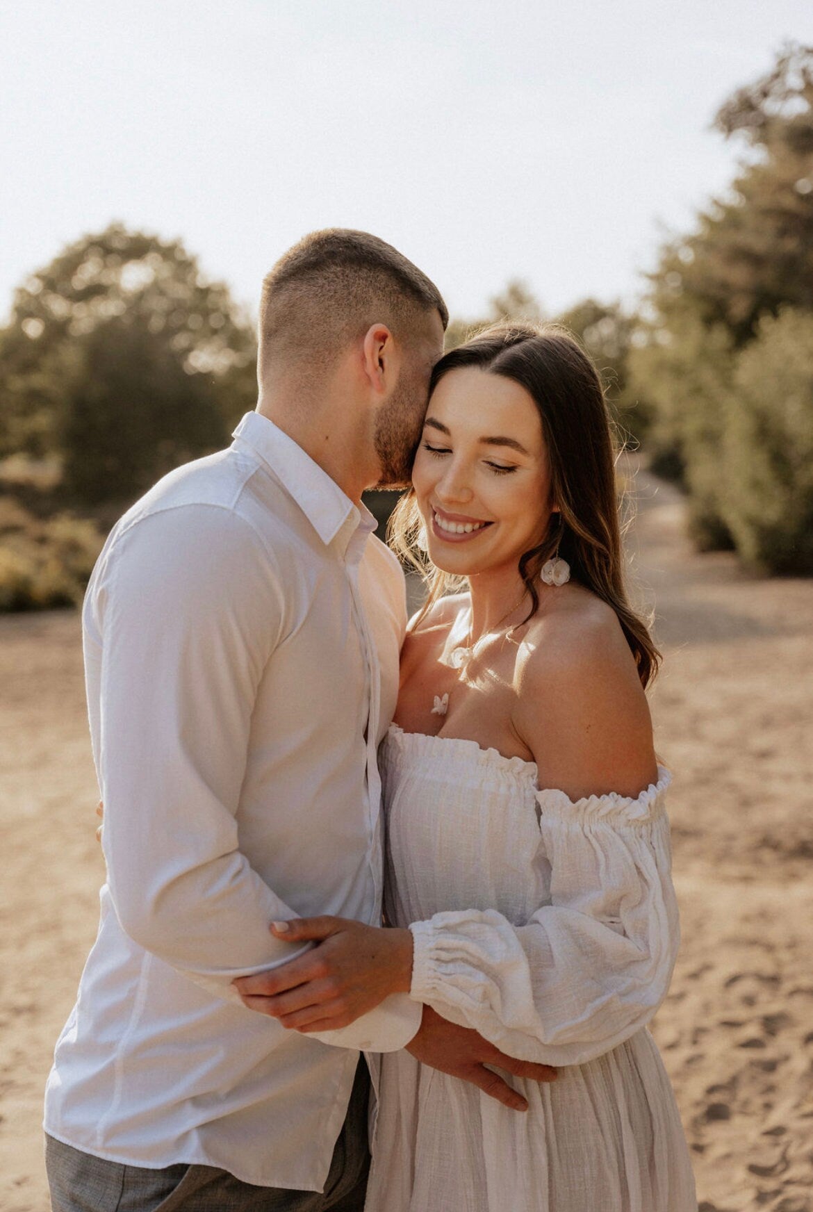 Ohrringe für die Braut Floral Gold – Zarte Seidenblüten-Ohrringe mit Glasperlen | Handgefertigter Brautschmuck aus Edelstahl