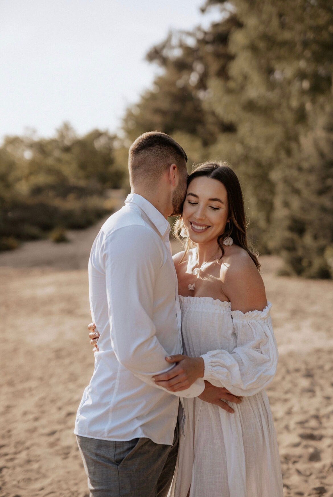 Ohrringe für die Braut Floral Gold – Zarte Seidenblüten-Ohrringe mit Glasperlen | Handgefertigter Brautschmuck aus Edelstahl