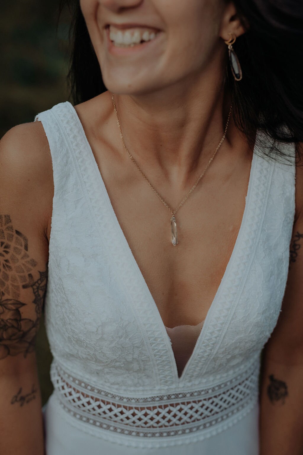 Boho Mond Ohrstecker – Handgefertigte Edelstahl Ohrringe mit Glastropfen Anhänger | Eleganter Schmuck im Boho Stil