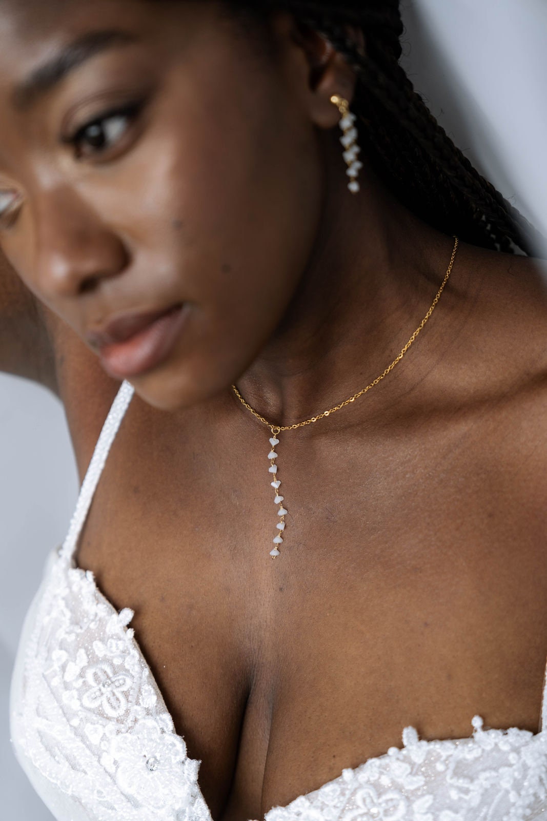 Braut Schmuckset Gold mit kleinen Glasperlen – Handgefertigtes Schmuckset aus Edelstahl | Filigraner Brautschmuck für verspielte Hochzeitslooks