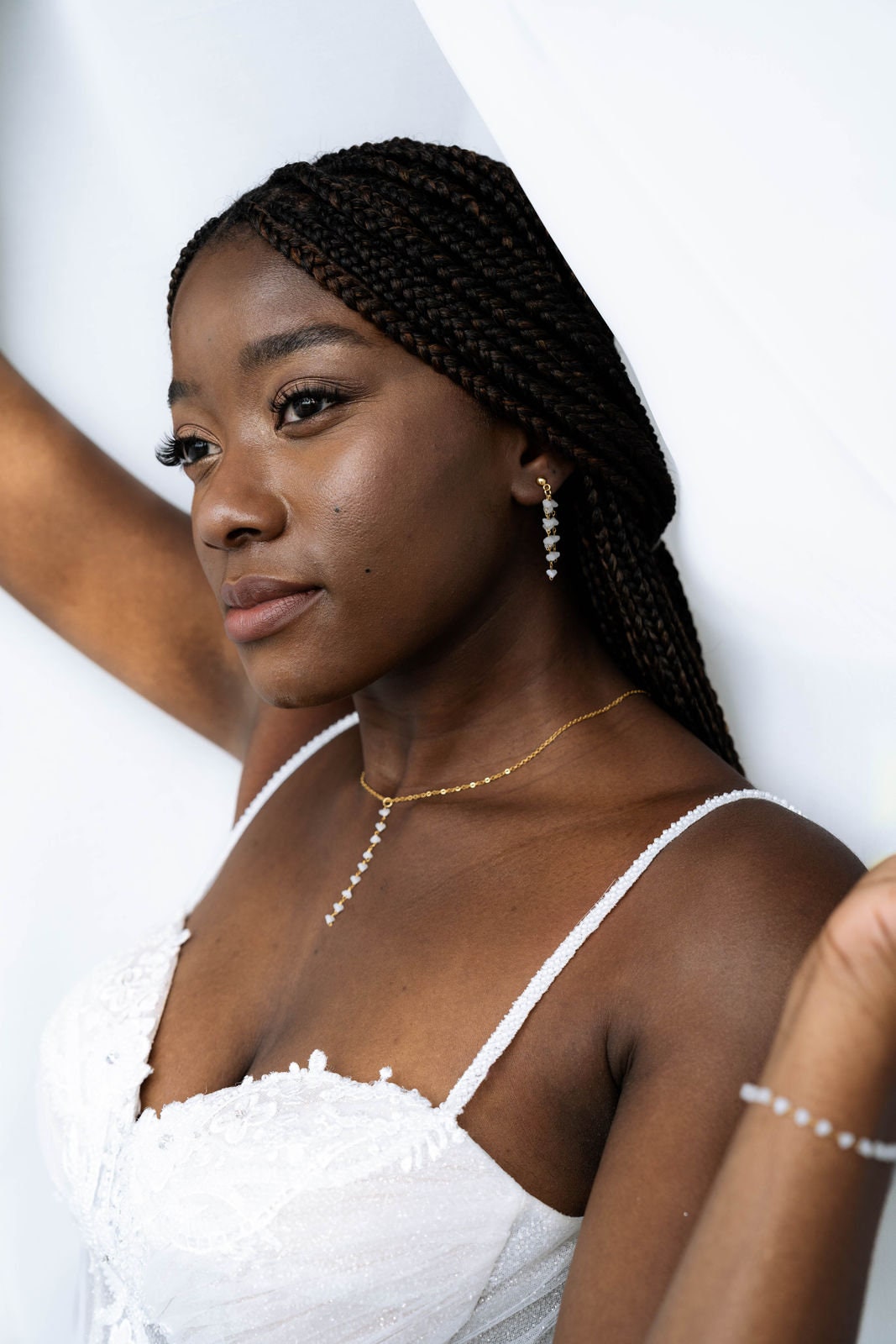 Braut Schmuckset Gold mit kleinen Glasperlen – Handgefertigtes Schmuckset aus Edelstahl | Filigraner Brautschmuck für verspielte Hochzeitslooks