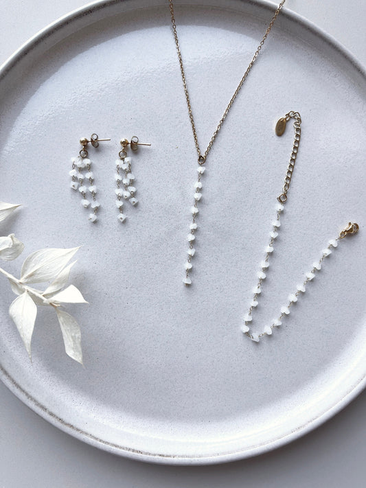 Braut Schmuckset Gold mit kleinen Glasperlen – Handgefertigtes Schmuckset aus Edelstahl | Filigraner Brautschmuck für verspielte Hochzeitslooks