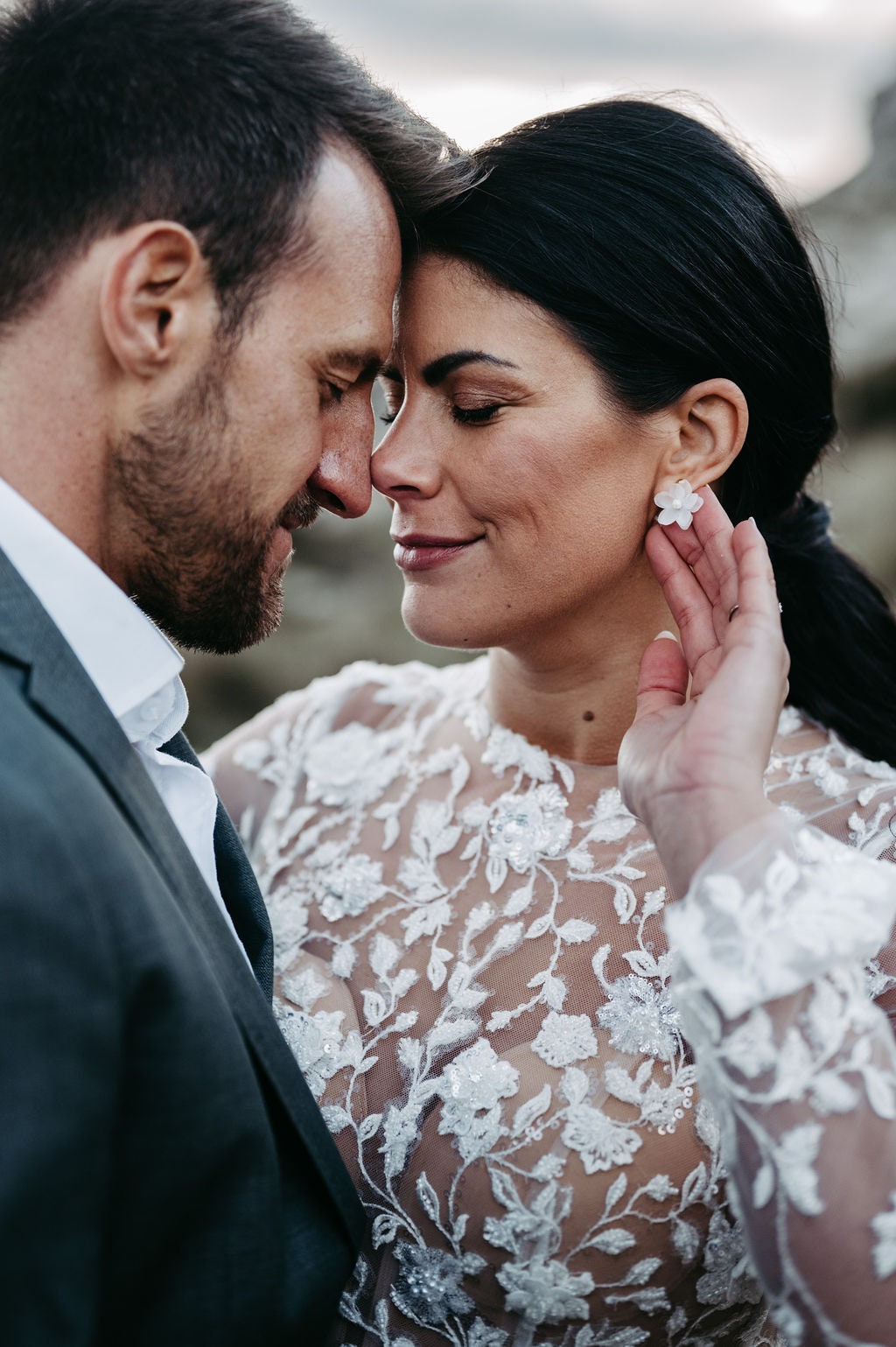 Schmuckset für die Braut – Handgefertigtes Set mit Seidenblüten & Glasperlen | Edelstahl in Gold, Silber oder Roségold