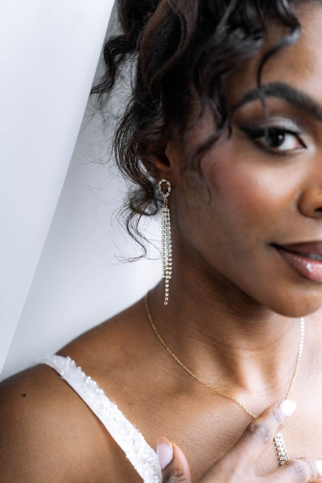 Braut Ohrringe Gold Glitzer – Lange Ohrringe aus Edelstahl mit Zirkonia | Glamouröser Brautschmuck & Partystyle