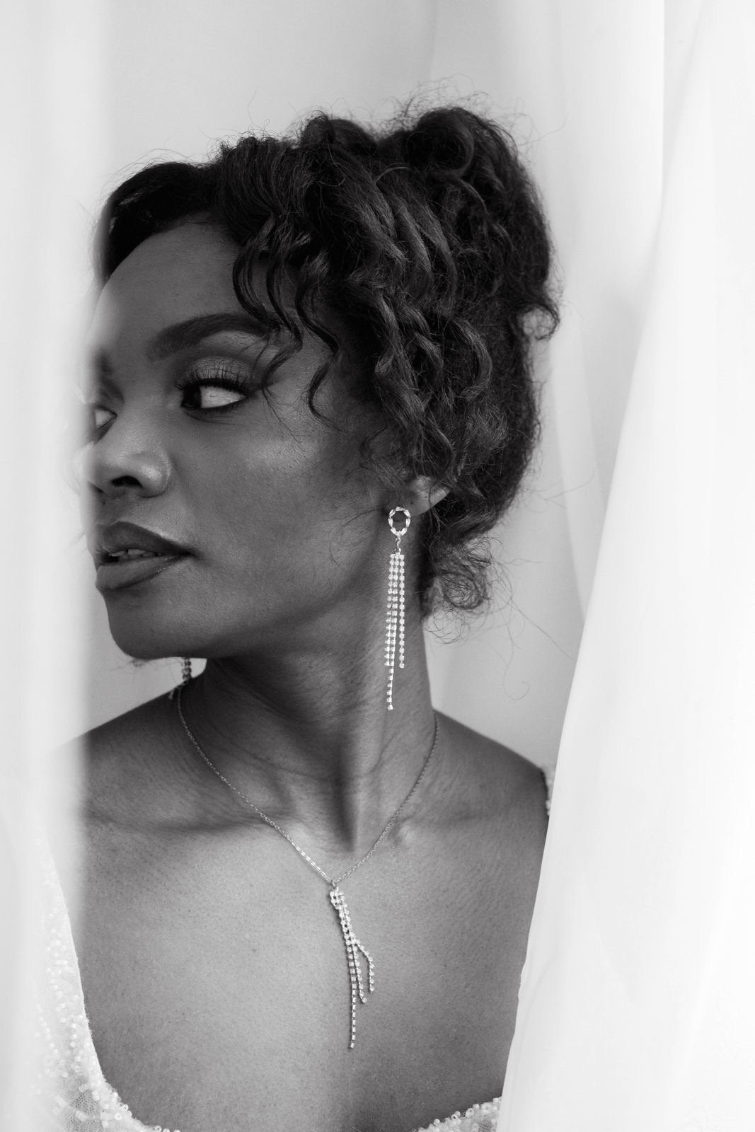 Braut Ohrringe Gold Glitzer – Lange Ohrringe aus Edelstahl mit Zirkonia | Glamouröser Brautschmuck & Partystyle