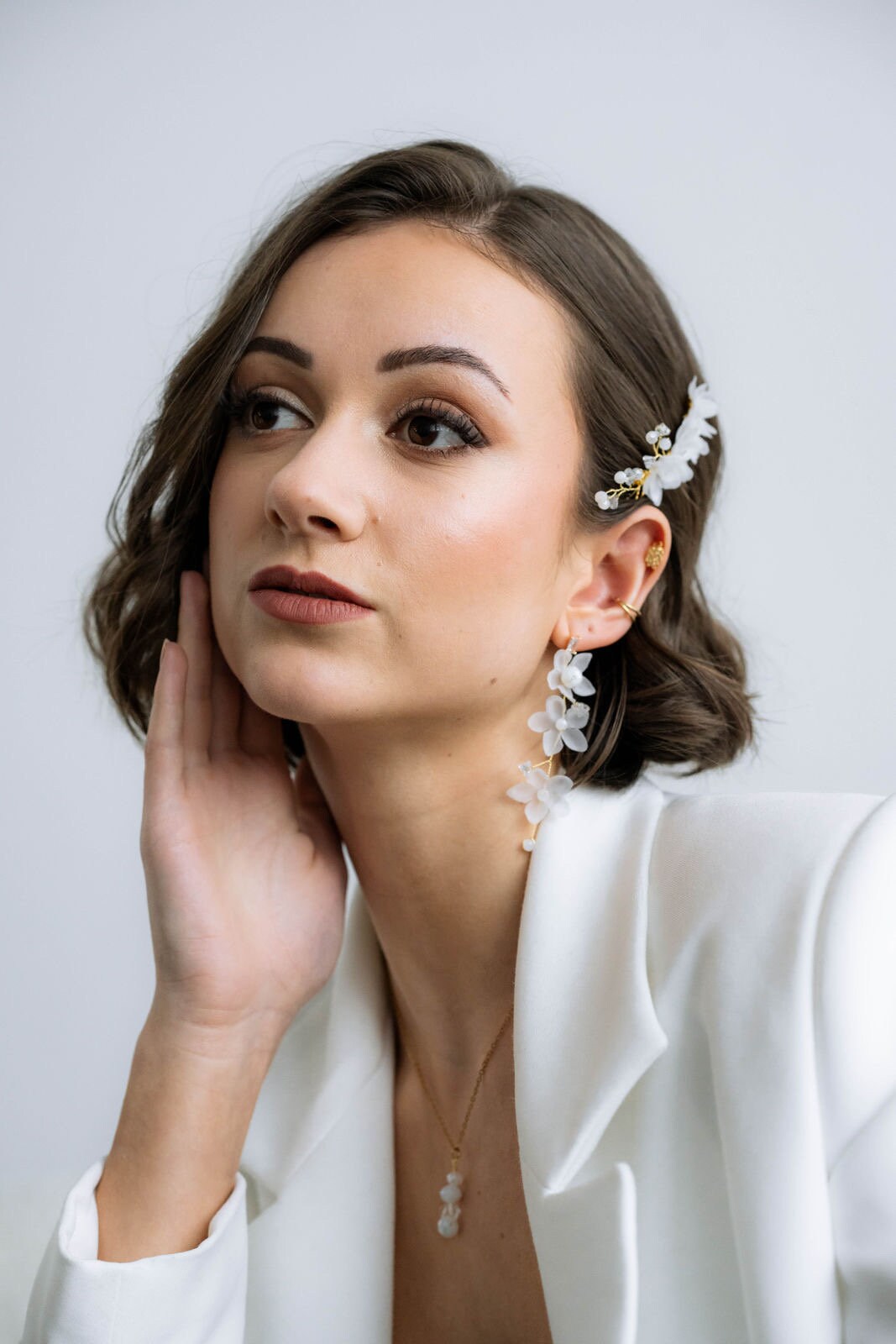 Zarter Brauthaarkamm mit Chiffonblüten & Perlen – Floraler Haarschmuck zur Hochzeit | Metallkamm vergoldet