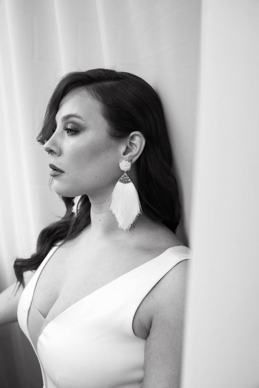 Brautohrringe Statement Gold – Handgefertigte Ohrringe mit Glasperlen & Baumwollfäden | Moderner Statement Brautschmuck