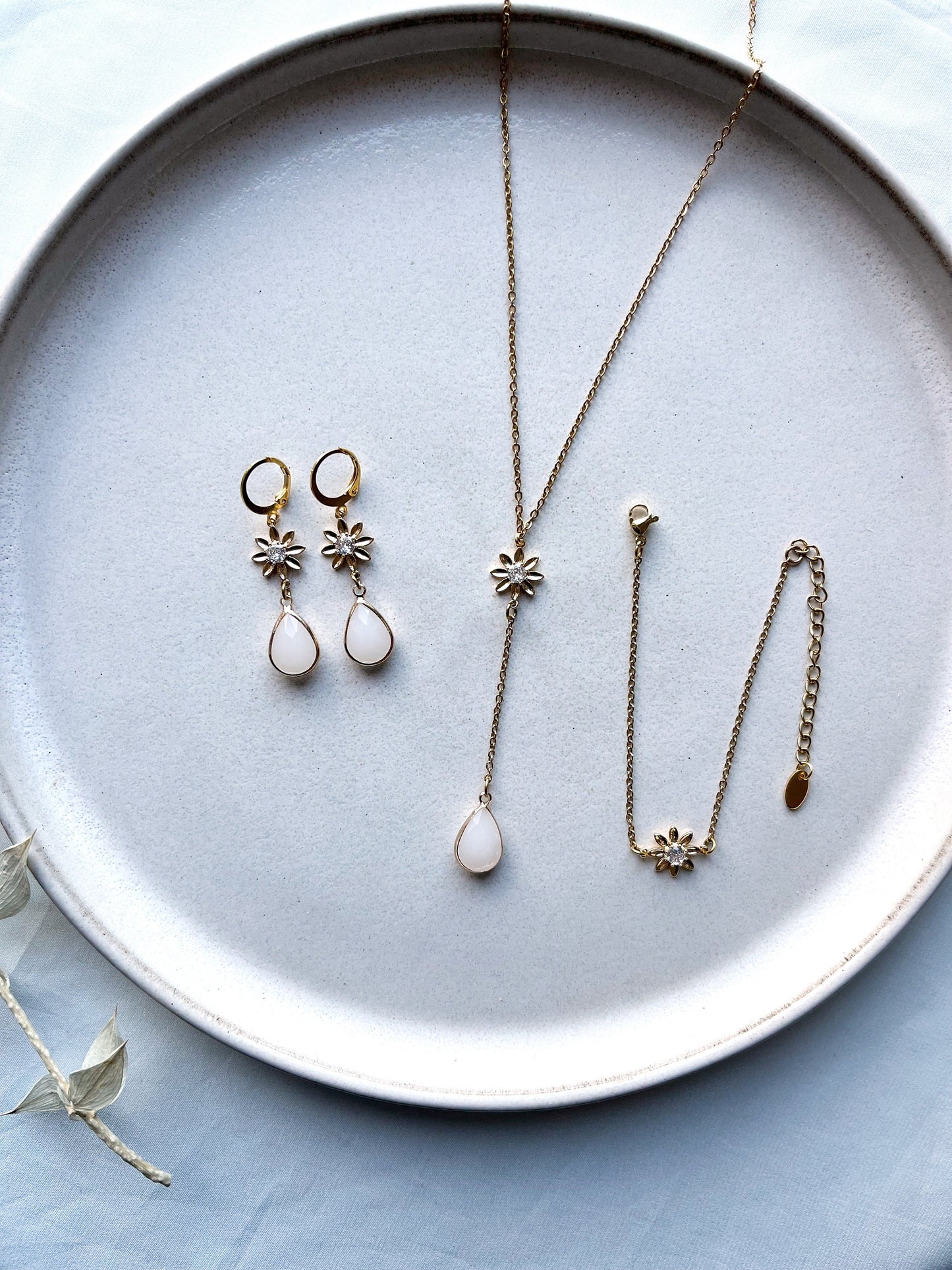 Braut Schmuckset Gold mit Blüten und Tropfen – Handgefertigtes Schmuckset aus Edelstahl mit Zirkoniablüten & Glastropfen | In Gold oder Silber erhältlich