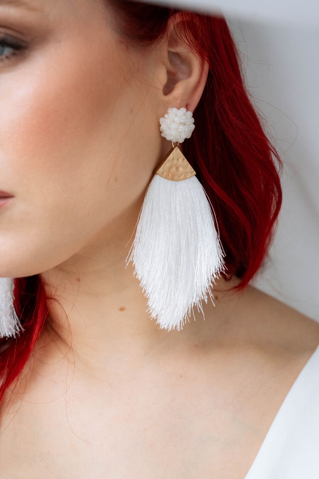 Brautohrringe Statement Gold – Handgefertigte Ohrringe mit Glasperlen & Baumwollfäden | Moderner Statement Brautschmuck