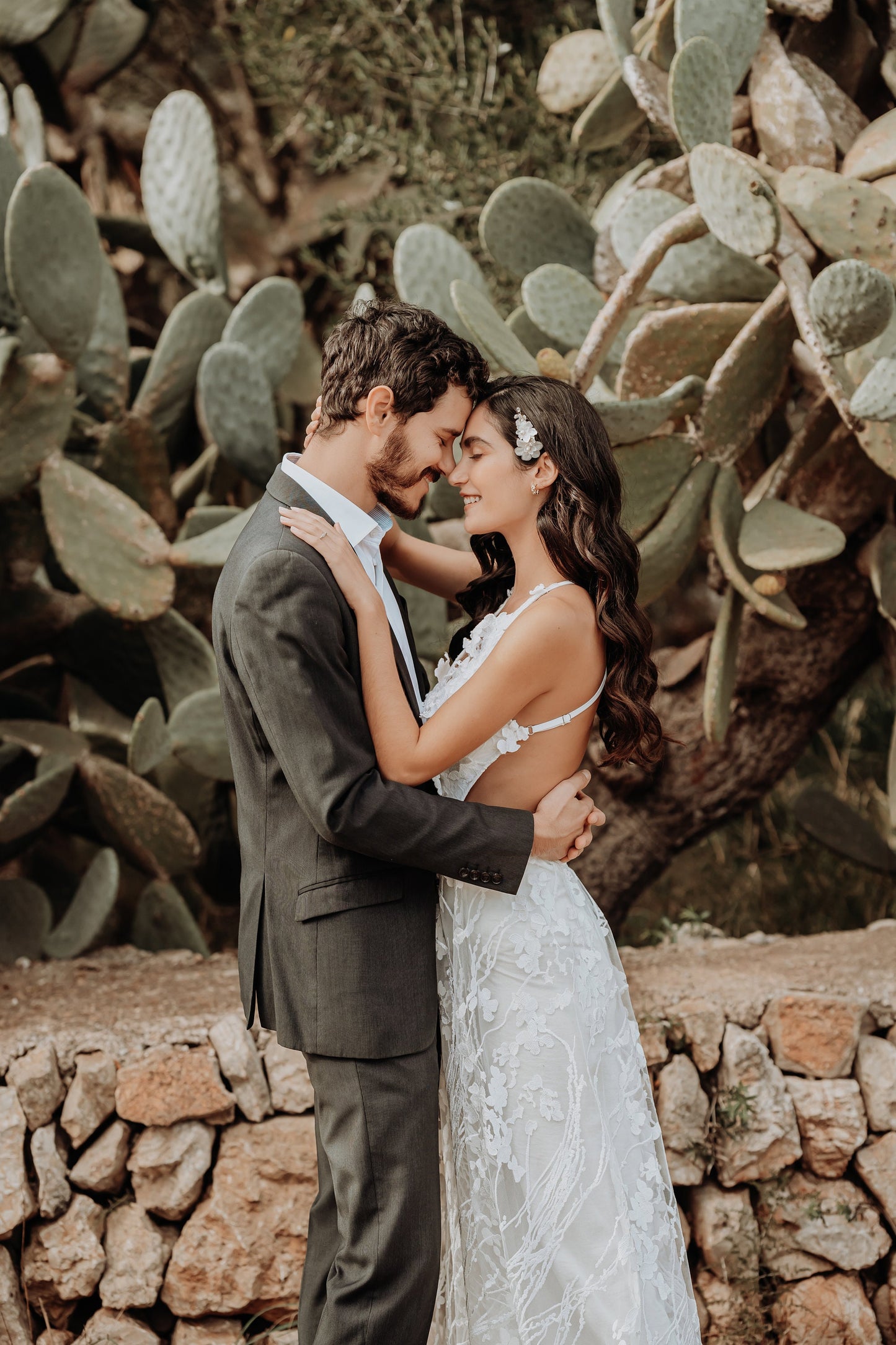 Braut Haarschmuck Kamm floral Blüten – Handgefertigter goldener Haarkamm mit Seidenblüten & Süßwasserperlen | In Gold, Silber oder Roségold