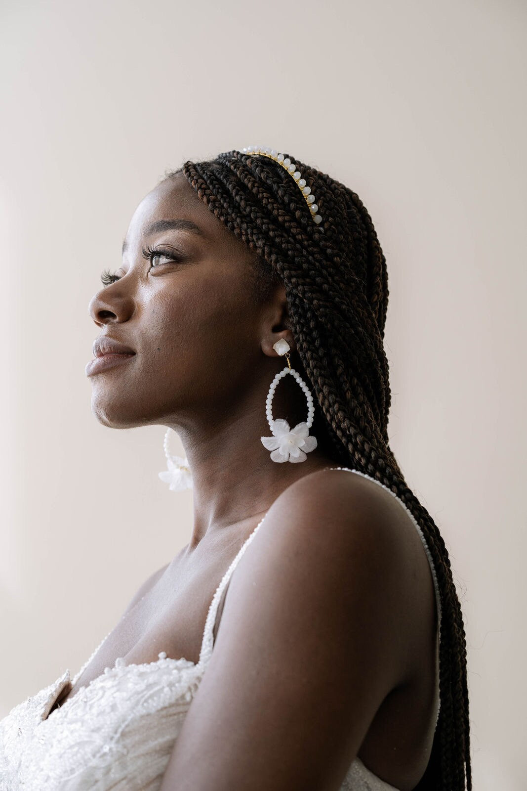 Braut Haarschmuck filigran Haarreif – Zarter Perlen Haarreif aus Metall mit weißen Glasperlen | In Gold oder Silber erhältlich