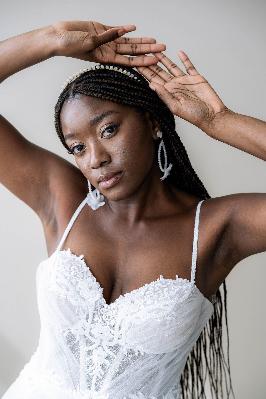 Braut Haarschmuck filigran Haarreif – Zarter Perlen Haarreif aus Metall mit weißen Glasperlen | In Gold oder Silber erhältlich