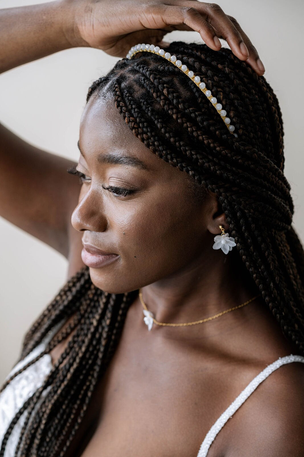 Braut Haarschmuck filigran Haarreif – Zarter Perlen Haarreif aus Metall mit weißen Glasperlen | In Gold oder Silber erhältlich