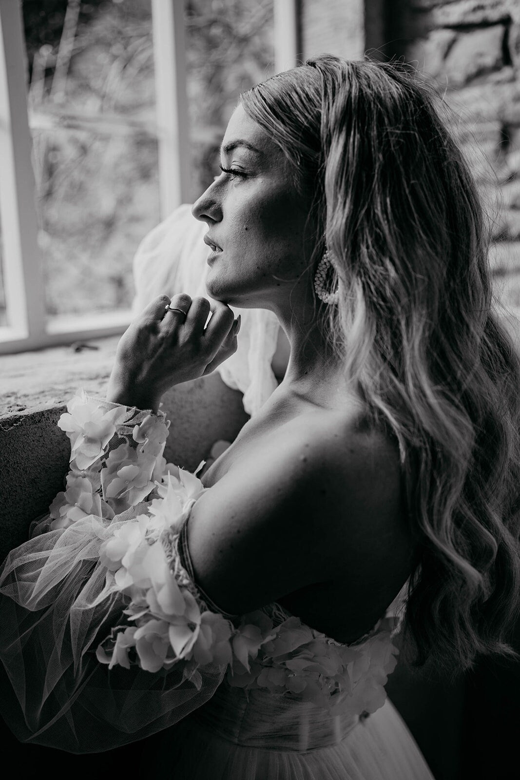 Statementohrringe Braut Silber – Handgefertigte Ohrringe aus Edelstahl mit weißen Glasperlen | Eleganter Brautschmuck