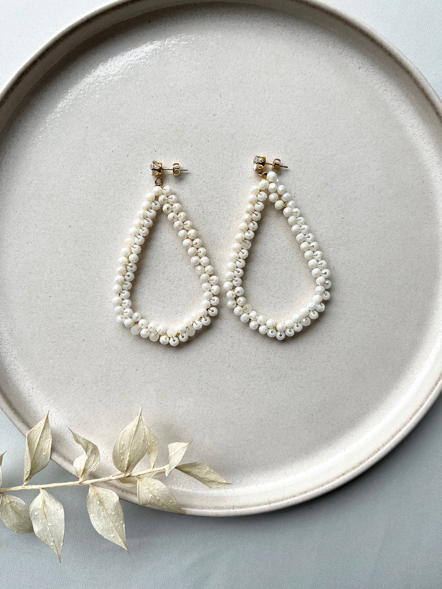 Statement Perlenohrringe für die Braut – XL Brautschmuck mit Glasperlen & Edelstahlstecker