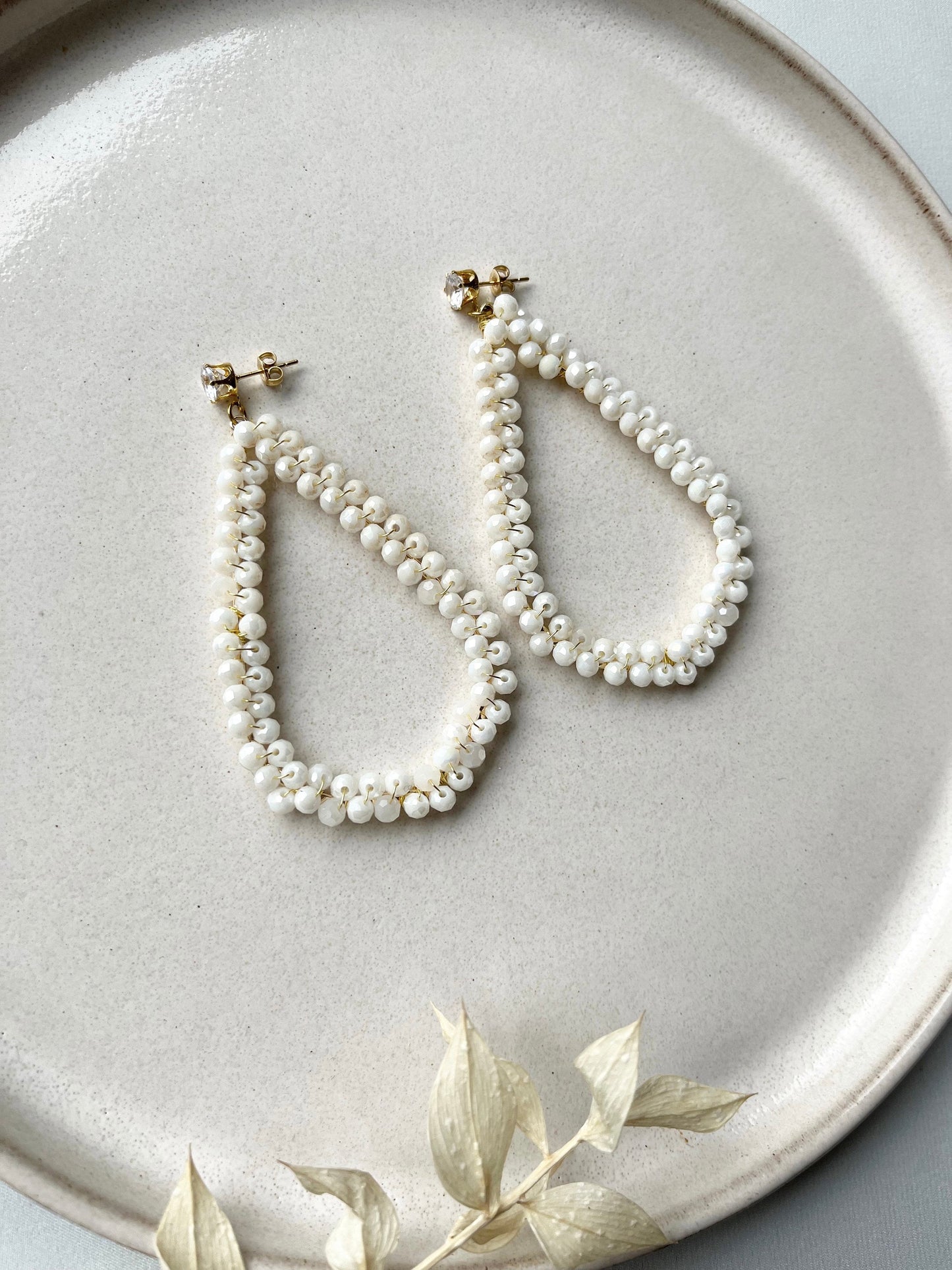 Statement Perlenohrringe für die Braut – XL Brautschmuck mit Glasperlen & Edelstahlstecker