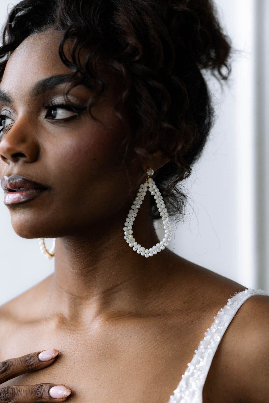 Statement Perlenohrringe für die Braut – XL Brautschmuck mit Glasperlen & Edelstahlstecker
