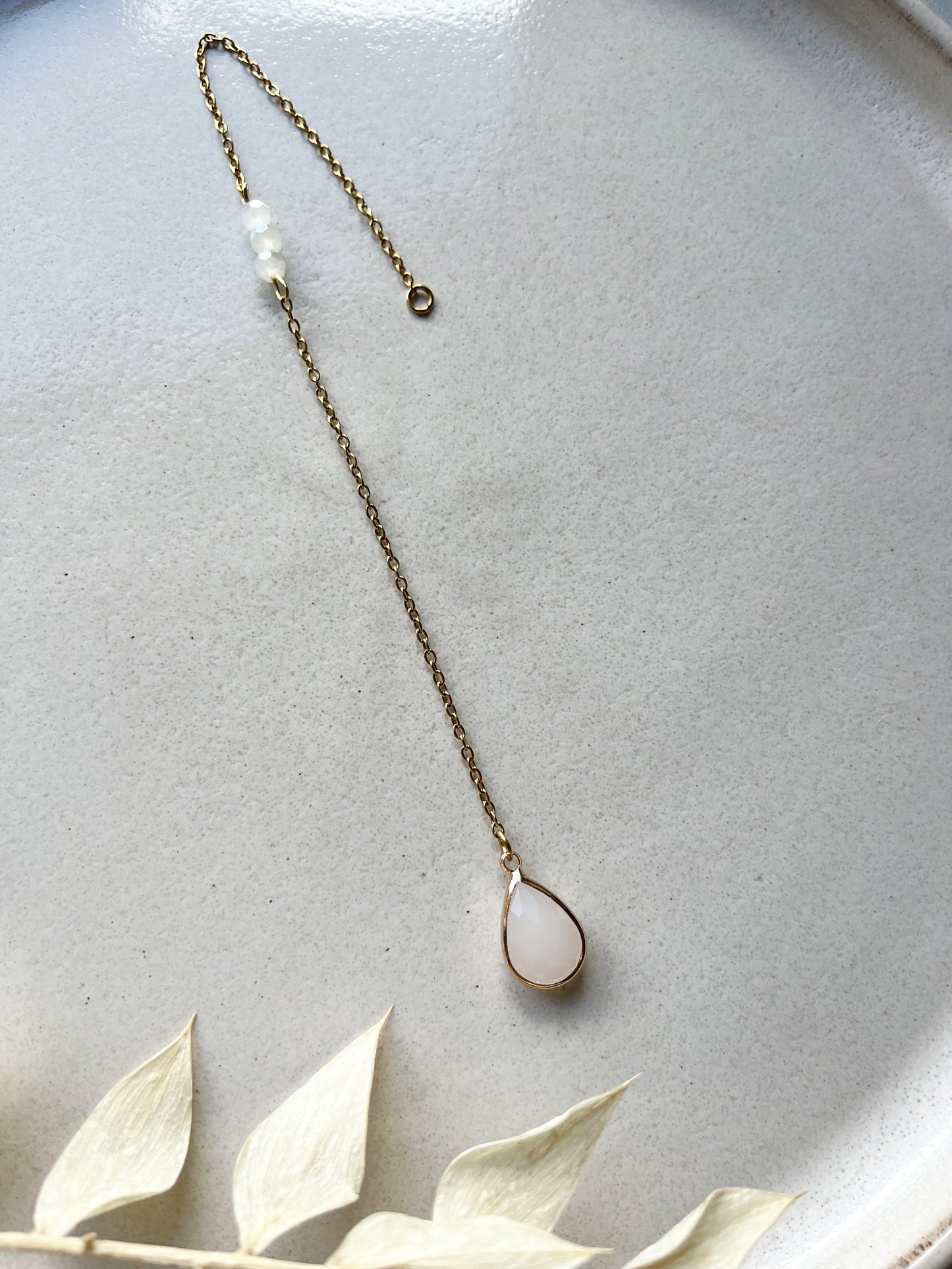 Rückenkette für die Braut – Vergoldet mit Tropfenanhänger & Perlen | Handgefertigter Brautschmuck